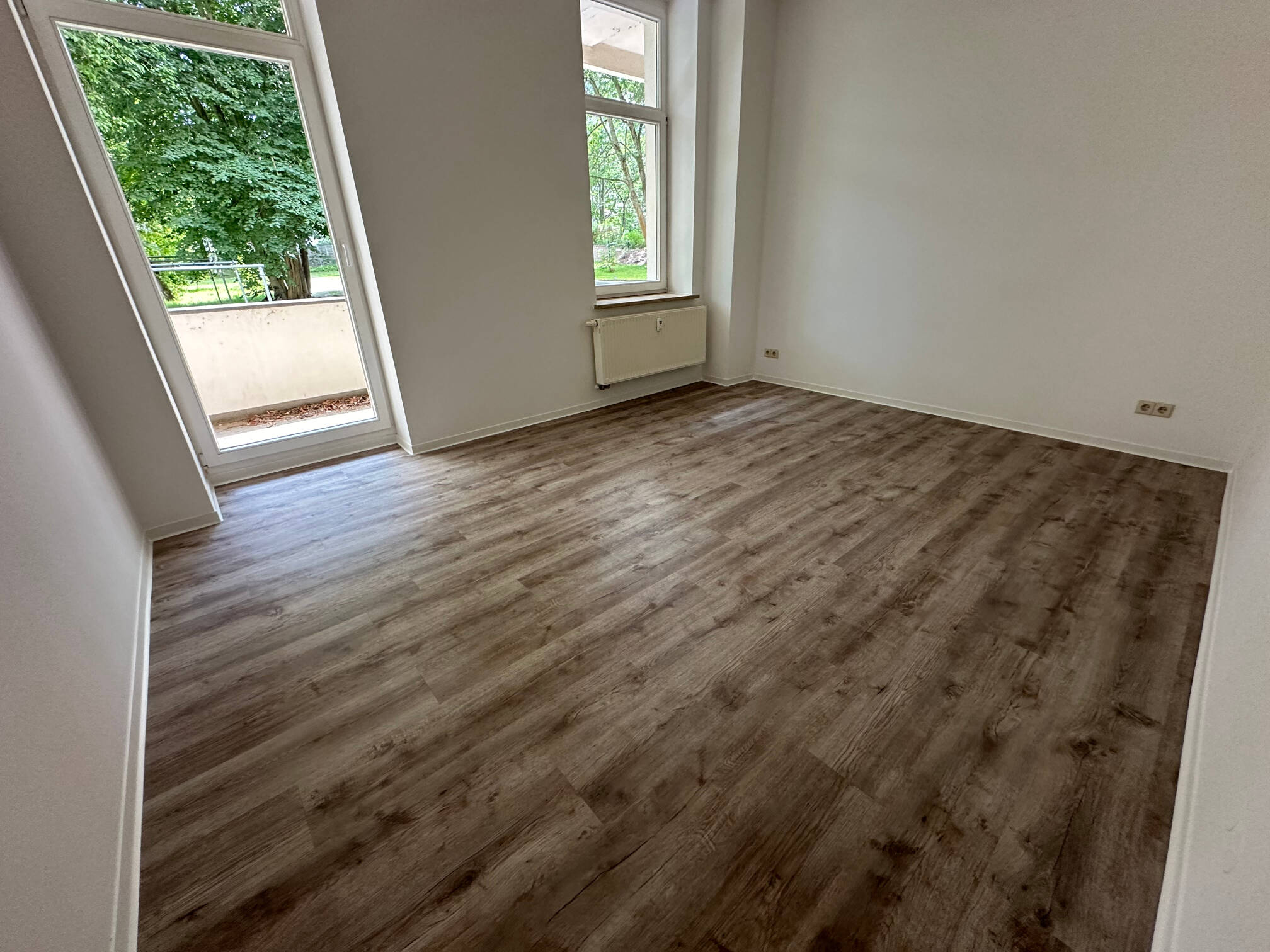 Frei ab 1.8. - EBK-Abkauf mögl / nur Wohnzi. straßenseitig / Stellplatz !