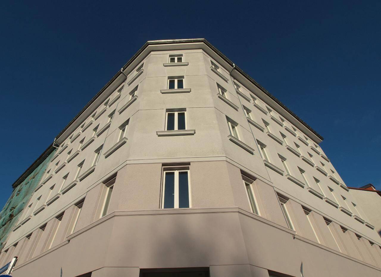 :-) +Ab 01.08.2026 einziehen! 3-Zimmer mit EBK! original Innentüren + Dielenböden + offene Küche mit EBK + hochwertige Ausstattung + gepflegtes MFH+ – Leipzig – Vorschaubild 4