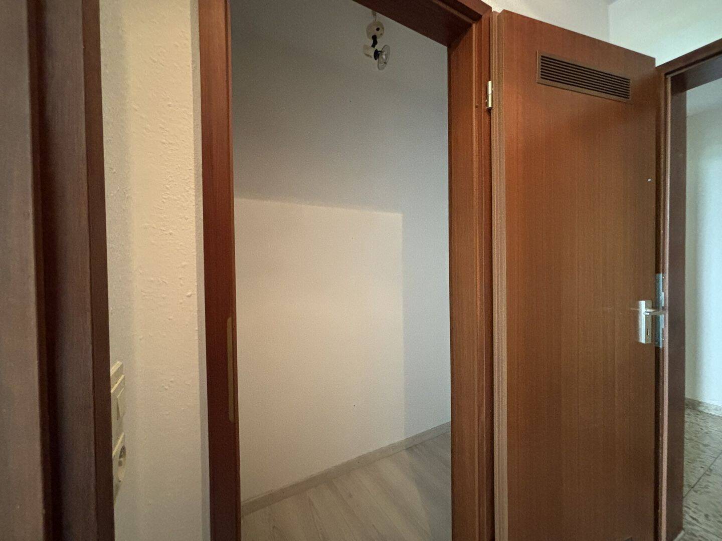 Renditestarke 1-Zimmer Wohnung mit Tiefgaragenstellplatz im beliebten Stuttgarter Westen – Stuttgart – Vorschaubild 3