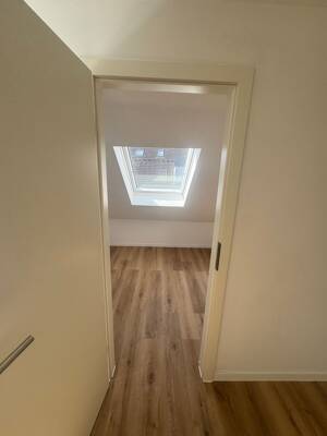 - frisch sanierte DG-Wohnung mit moderner Ausstattung in Essen-Burgaltendorf - – 45289 Essen – Vorschaubild 6