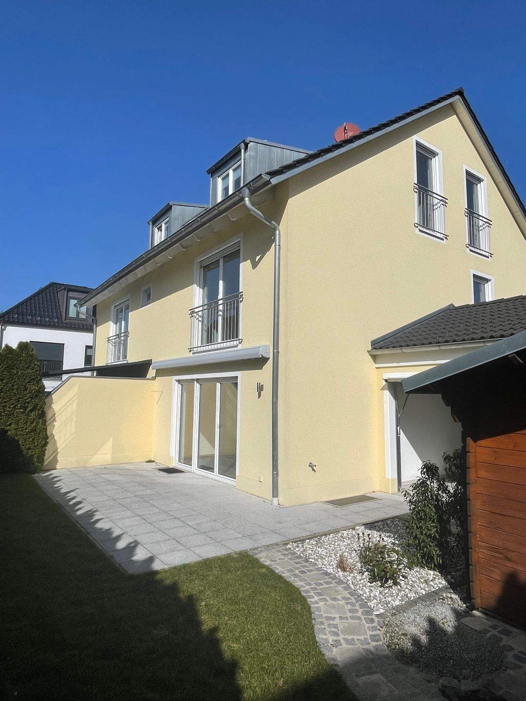 ATTRAKTIVE DOPPELHAUSHÄLFTE MIT SÜDGARTEN IN RUHIGER LAGE VON MÜNCHEN-TRUDERING – München – Vorschaubild 5