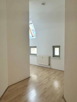 Einbauküche, zwei Balkone, Tageslichtbad mit Wanne!!! – 39112 Magdeburg – Vorschaubild 3
