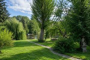 Idyllische Villa auf traumhaften Wassergrundstück am Hubertussee