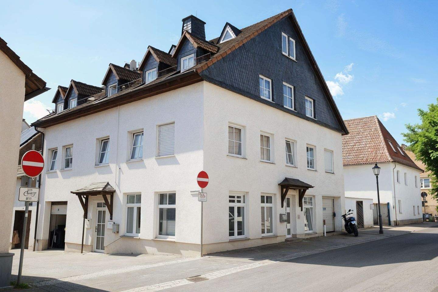 Voll vermietetes Mehrfamilienhaus mit 5,9 % Rendite in Toplage von Usingen – Usingen – Bild 1 von 9