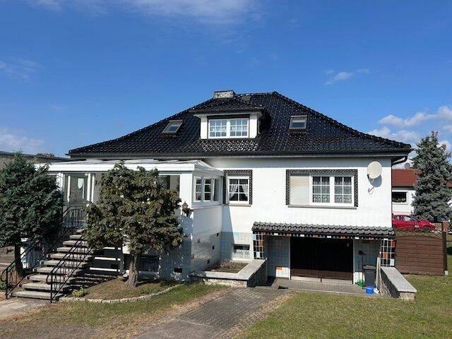 Haus mit Wohnkeller, Dachzimmer und Wintergarten in einer Anliegerstraße auf einen großem Grundstück – Möckern – Bild 1 von 9