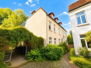 Historischer Charme trifft Elbnähe - 3-Zimmer-Wohnung mit eigenem Garten in Nienstedten – 22609 Hamburg – Vorschaubild 3