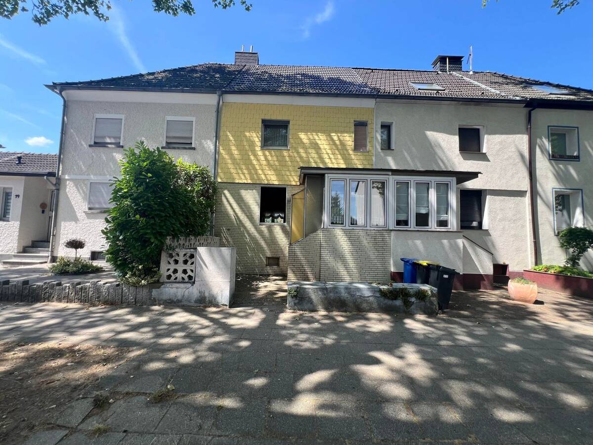 Handwerker sind hier richtig - kernsanierungsbedürftiges Haus sucht neue Eigentümer – 45309 Essen – Bild 1 von 9