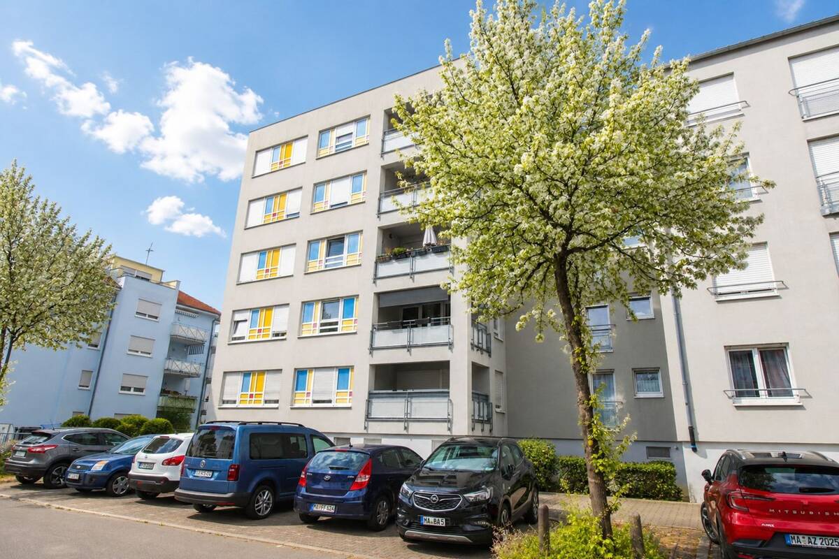 Einziehen und wohlfühlen - Modernisierte 4-Zimmer-Wohnung mit Balkon in Mannheim - Erbbaurecht – 68309 Mannheim – Bild 1 von 9