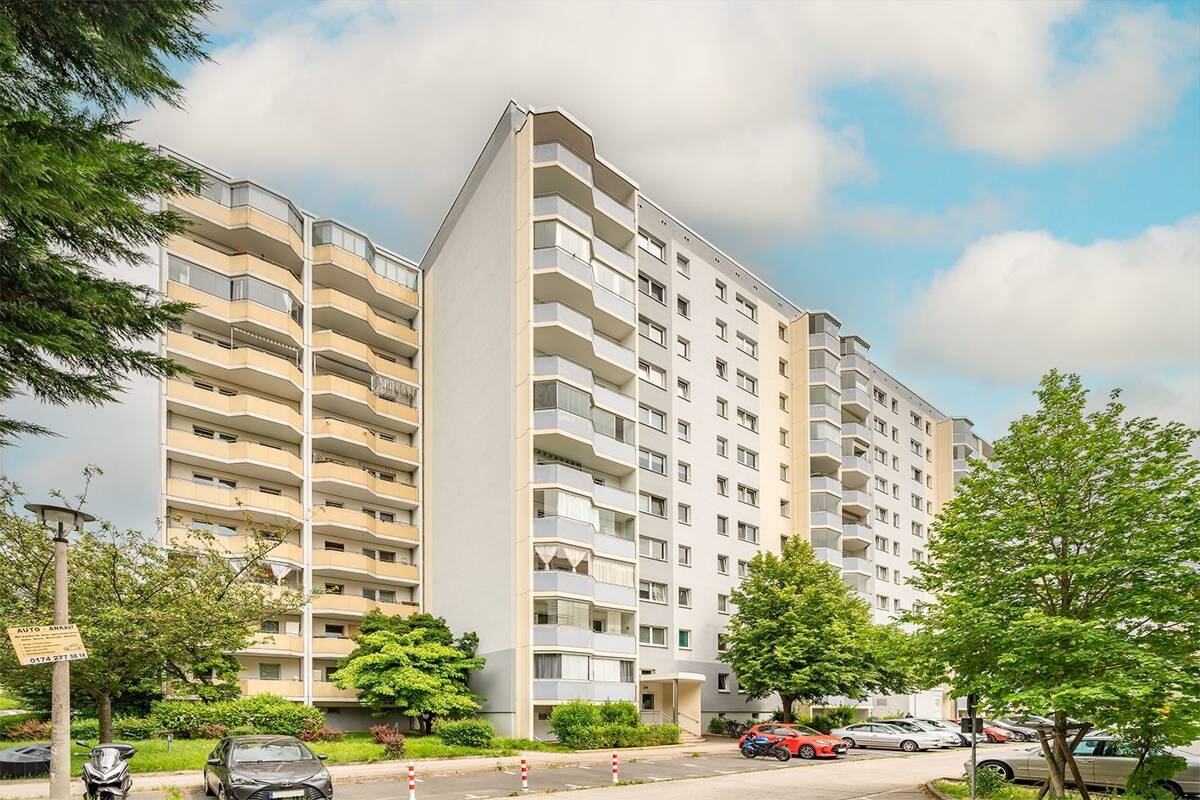 Gepflegte und familienfreundliche 3,5-Zimmer-Wohnung mit großer Loggia – 13051 Berlin – Bild 1 von 9