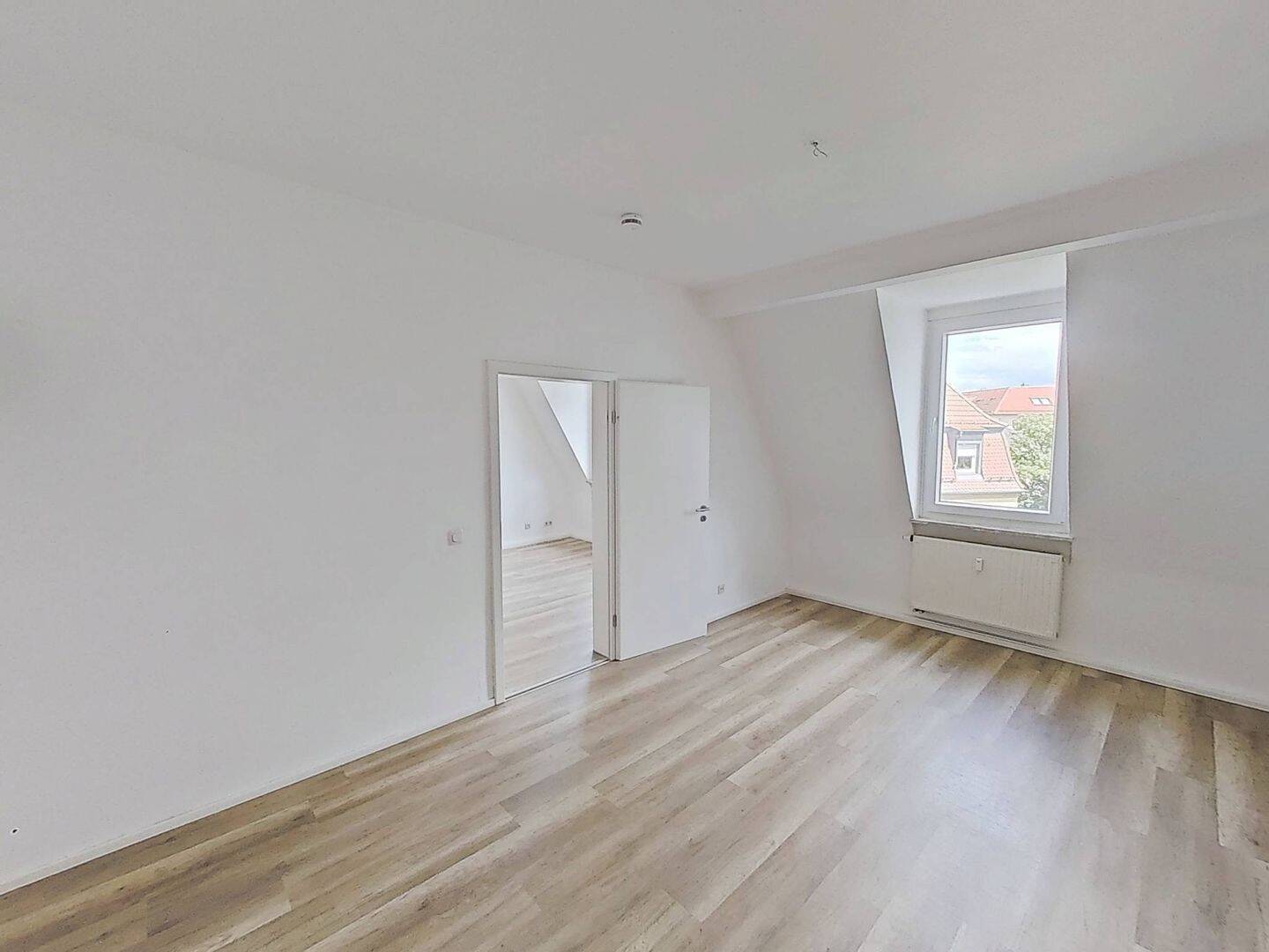 ++Charmantes 3-Zimmer-Zuhause: Durchdachte Raumaufteilung und viel Tageslicht++ – Nürnberg – Vorschaubild 3