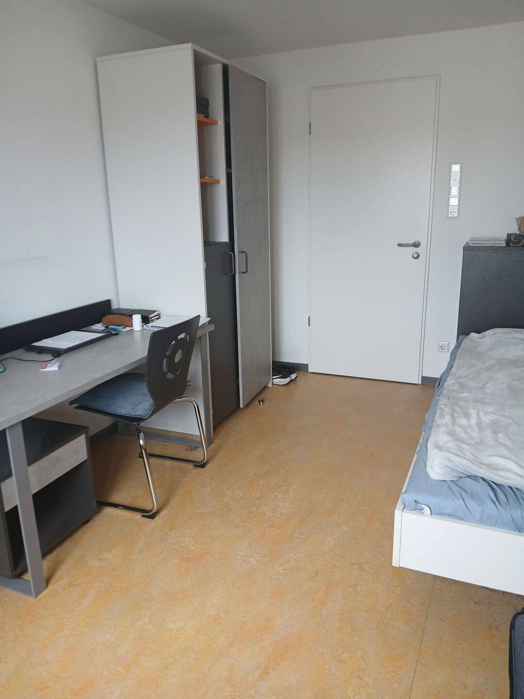 Nur für Studenten - Zimmer zur Untermiete im Studentenwohnheim, mitten in der Stadt! – Stuttgart – Vorschaubild 2