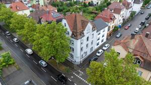 Zuffenhausen: Mehrfamilienhaus mit Garagen