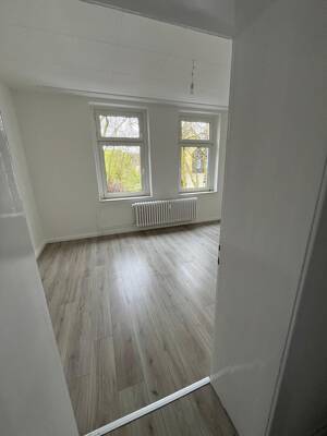 Sommer Special " 1.000,00 € Gutschein bei Anmietung " Renovierte 3 Zimmer Wohnung zu vermieten – 47137 Duisburg – Vorschaubild 2
