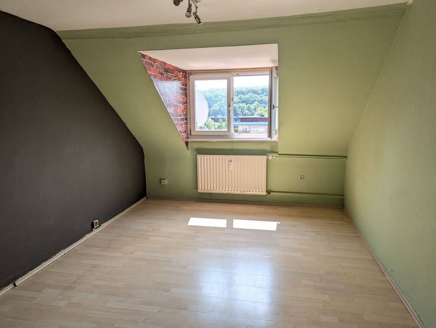 2-Zimmer-DG-Apartment in Oststadt