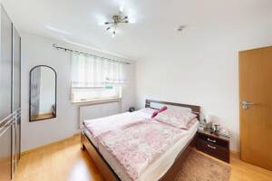 ** Lichtdurchflutete 3-ZKB-Wohnung mit sonnenverwöhntem Balkon in sehr gefragter Wohnlage, IN-Süd ** – 85051 Ingolstadt – Vorschaubild 4