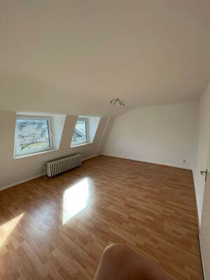 Frisch renoviertes Raumwunder! 120 m² Dachgeschosswohnung mit Traum-Balkon, Klimaanlage & Dom-Blick – 51103 Köln – Vorschaubild 3