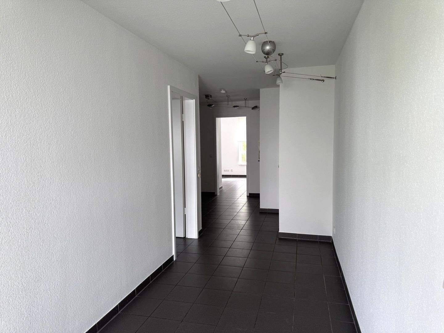 1 OG. Super Lage! Bad Wilhelmshöhe. Zwischen Bergpark und ICE-Bahnhof. Tiefgarage. Hinterhausbebauung. – Kassel – Vorschaubild 5