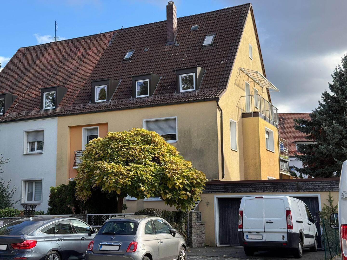 Stattlich Wohnen in Nürnberg: Wohnhaus mit Garagen und überdachter Pergola - teilweise vermietet – Nürnberg – Vorschaubild 4
