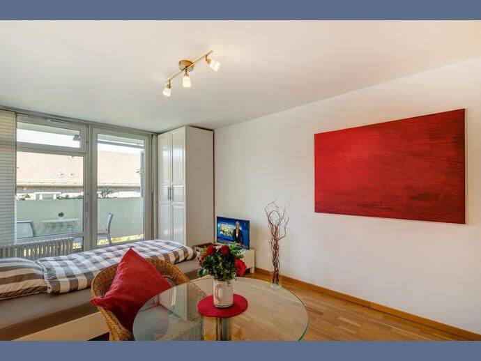 Möbliert: Hell und freundlich möbliert mit West-Balkon – München – Vorschaubild 2