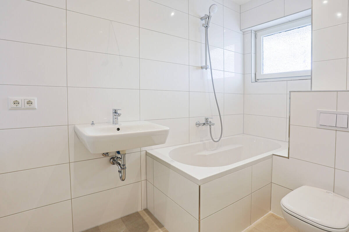 14qm Balkon, saniert mit Dusche & Wanne am Sennteichplatz – Mannheim – Vorschaubild 5