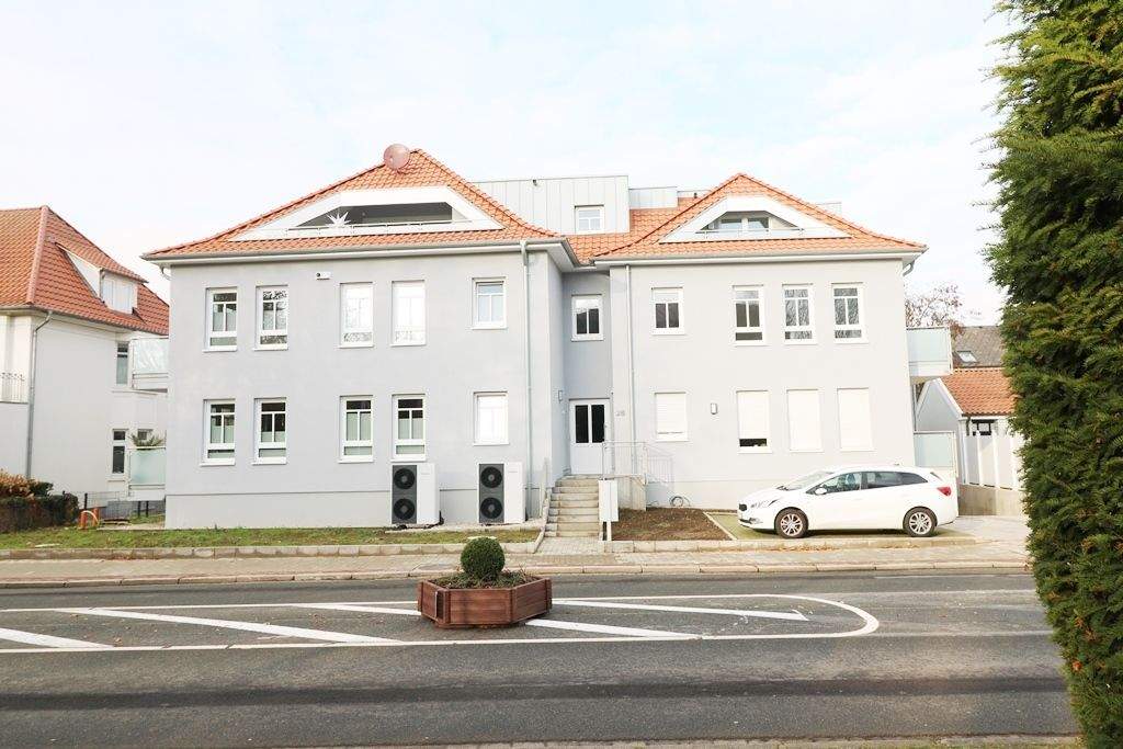 Neubau Erstbezug - Topzentrales Penthouse m. Einbauküche, Dachterrasse, Aufzug und Pkw-Stellplatz