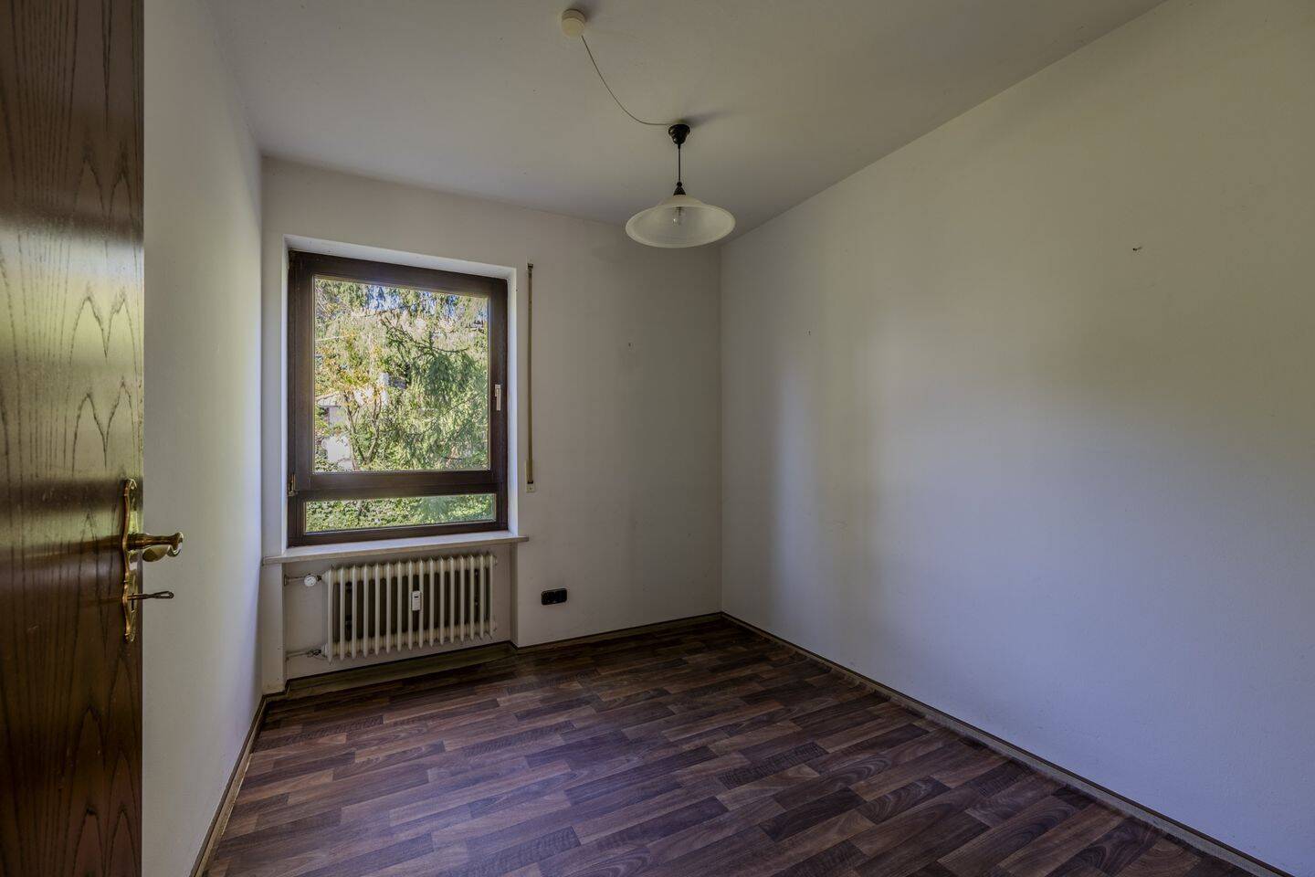 98 m² Wohn-/Nutzfläche | 2,5-Zimmer-Wohnung mit Hobbyraum, ca. 70 m² Privatgarten, sofort bezugsfrei – München – Vorschaubild 7