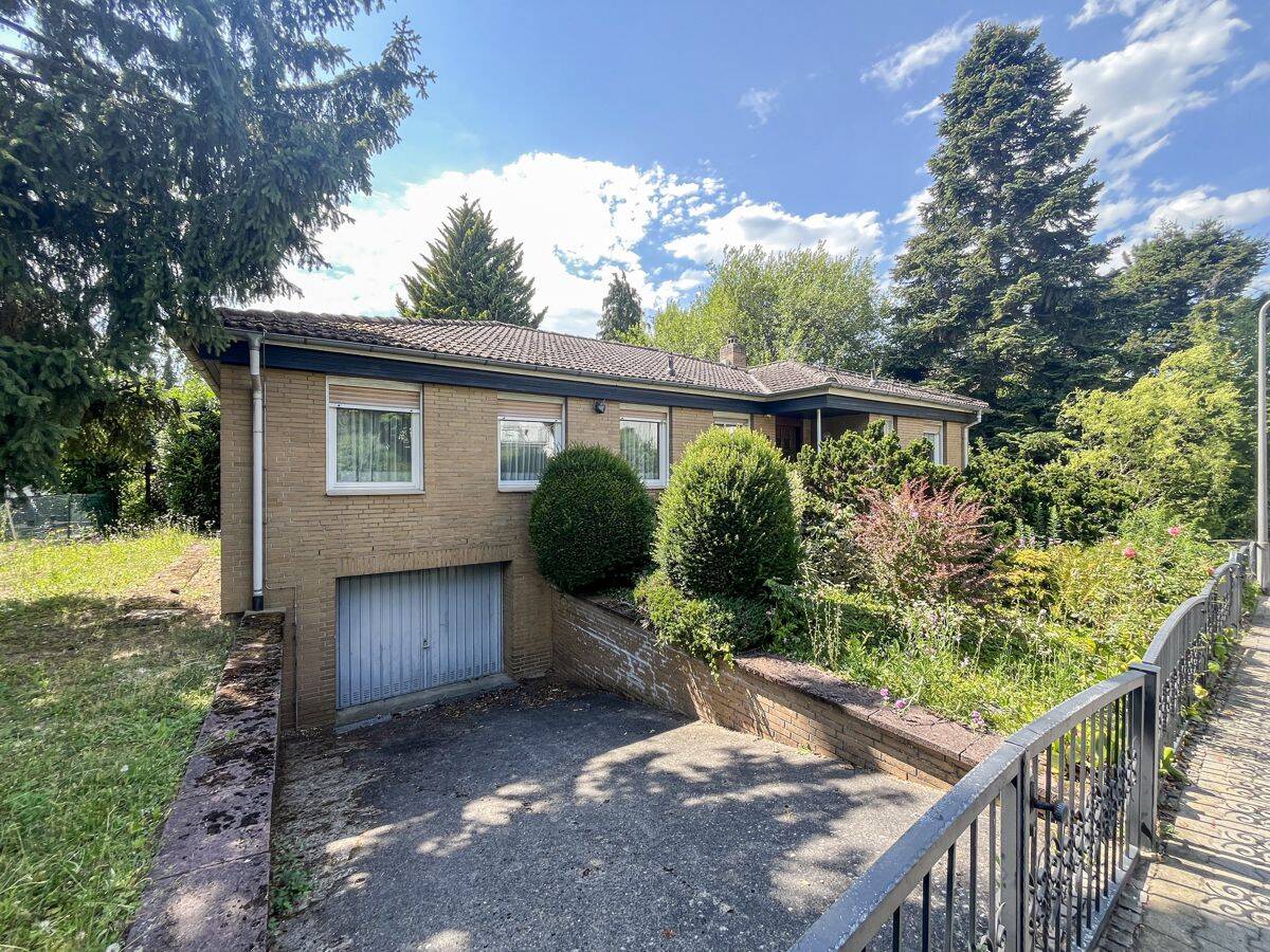 Bierstadt: Bezaubernder Bungalow! Wiesbadens Top-Lage! 5 Zi, Garage, StPl., Garten, voll unterk.! – Wiesbaden – Vorschaubild 2
