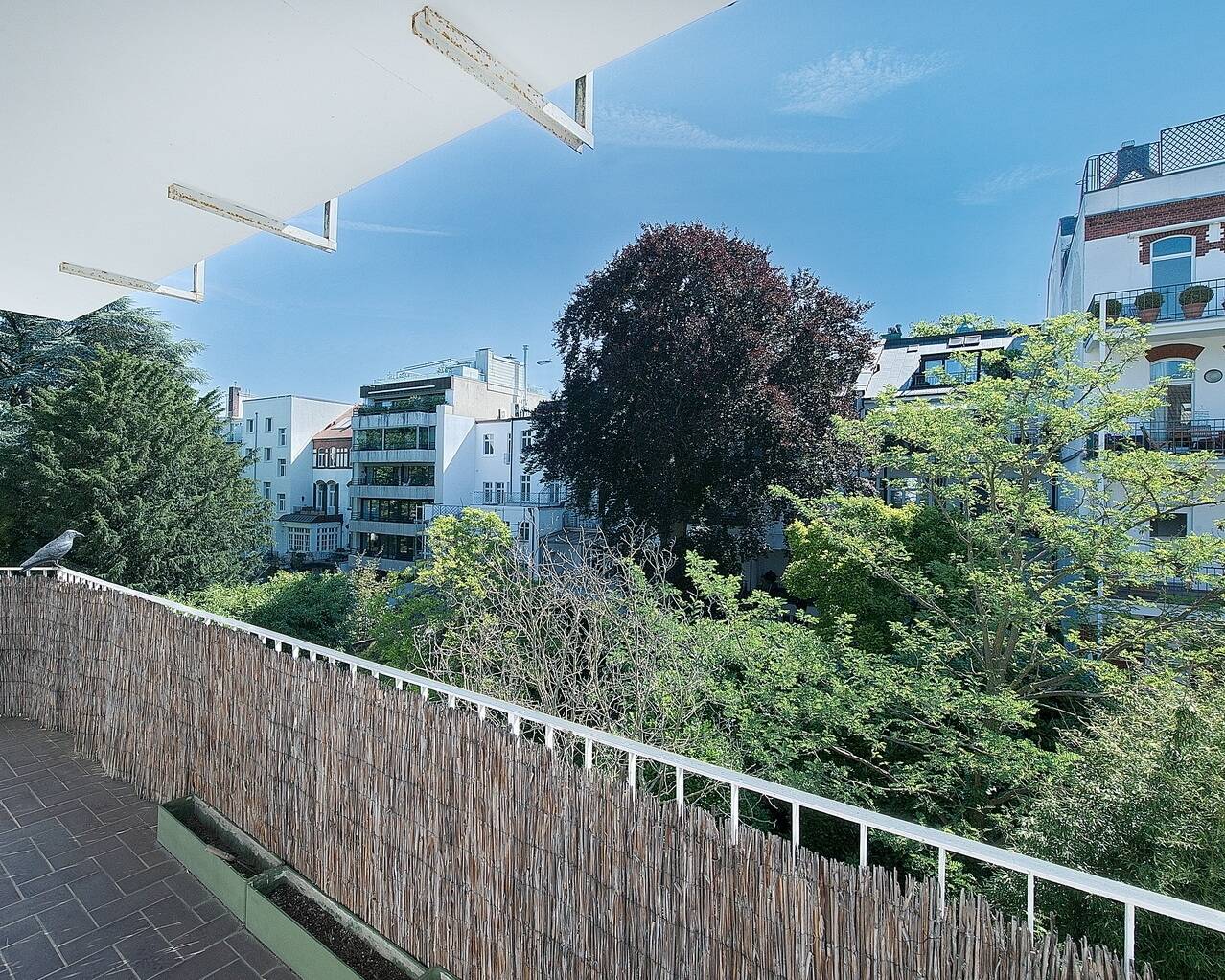 Düsseldorf-Oberkassel: Helle 3-Zimmer-Balkonwohnung in Rheinnähe! – Düsseldorf – Bild 1 von 9