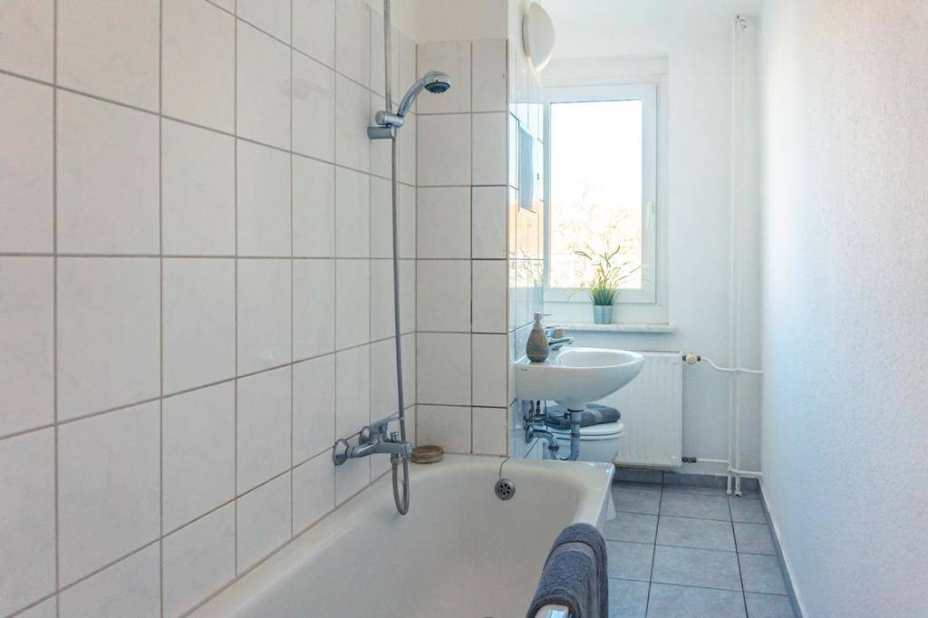NEU sanierte Balkonwohnung nahe Parkanlage – Chemnitz – Vorschaubild 4