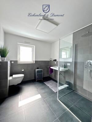 Neuwertiges luxuriöses + energieeffizientes Penthouse mit EBK + 2 TG-Stellplätzen – 66129 Saarbrücken – Vorschaubild 4