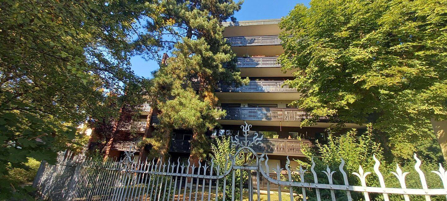 2 Zi. Wohnung mit großer Loggia in zentraler Lage