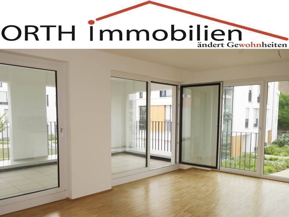 Bodentiefe Fenster - sehr helle, repräsentative 2 Zimmer Wohnung mit Einbauküche und Loggia – Mönchengladbach – Bild 1 von 9