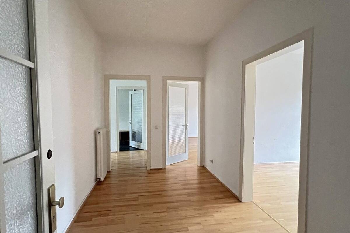 Charmante Altbau-Perle! Helle 2½-R.-Dachgeschoss-Wohnung OHNE BALKON In Rüttenscheid – 45130 Essen – Bild 1 von 9