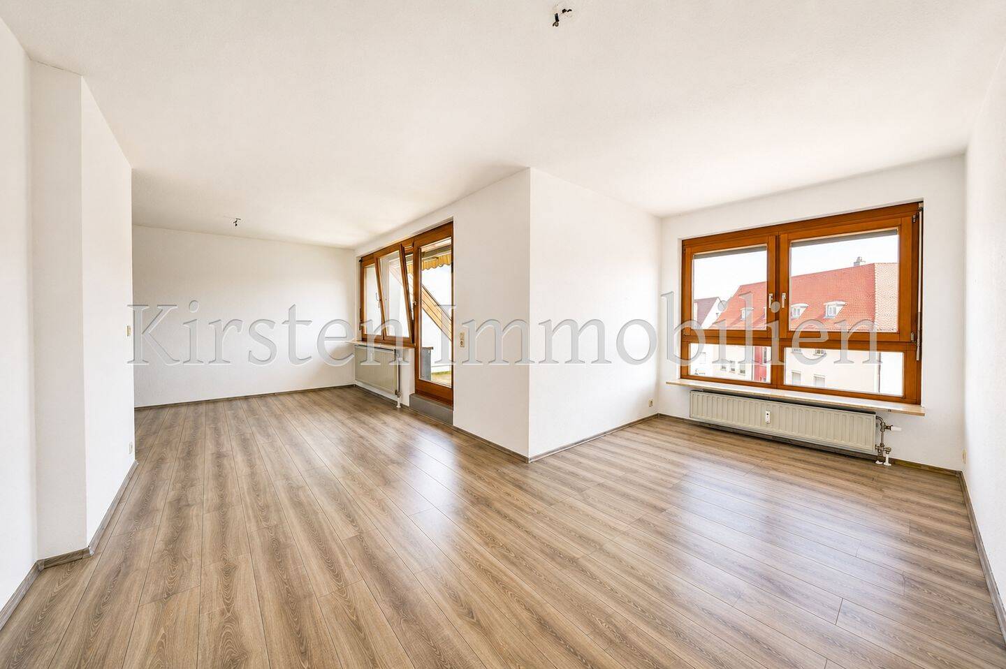 Mitten in Reutlingen: Gepflegte Maisonette auf zwei Ebenen mit Loggia, Aufzug und Tiefgarage! – Reutlingen – Vorschaubild 3