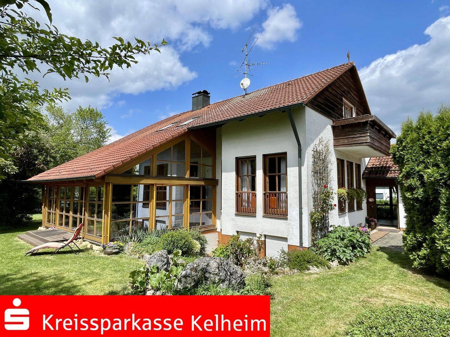 Großzügiges Einfamilienhaus mit Einliegerwohnung, Wintergarten und Baugrundstück in Ihrlerstein – Ihrlerstein – Bild 1 von 9