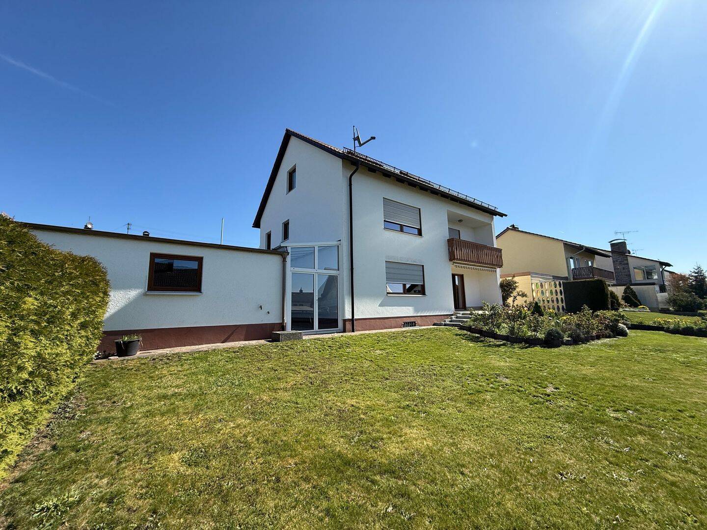 Charmantes Einfamilienhaus mit Einliegerwohnung und viel Platz mit Alpenblick – Wehringen – Vorschaubild 5
