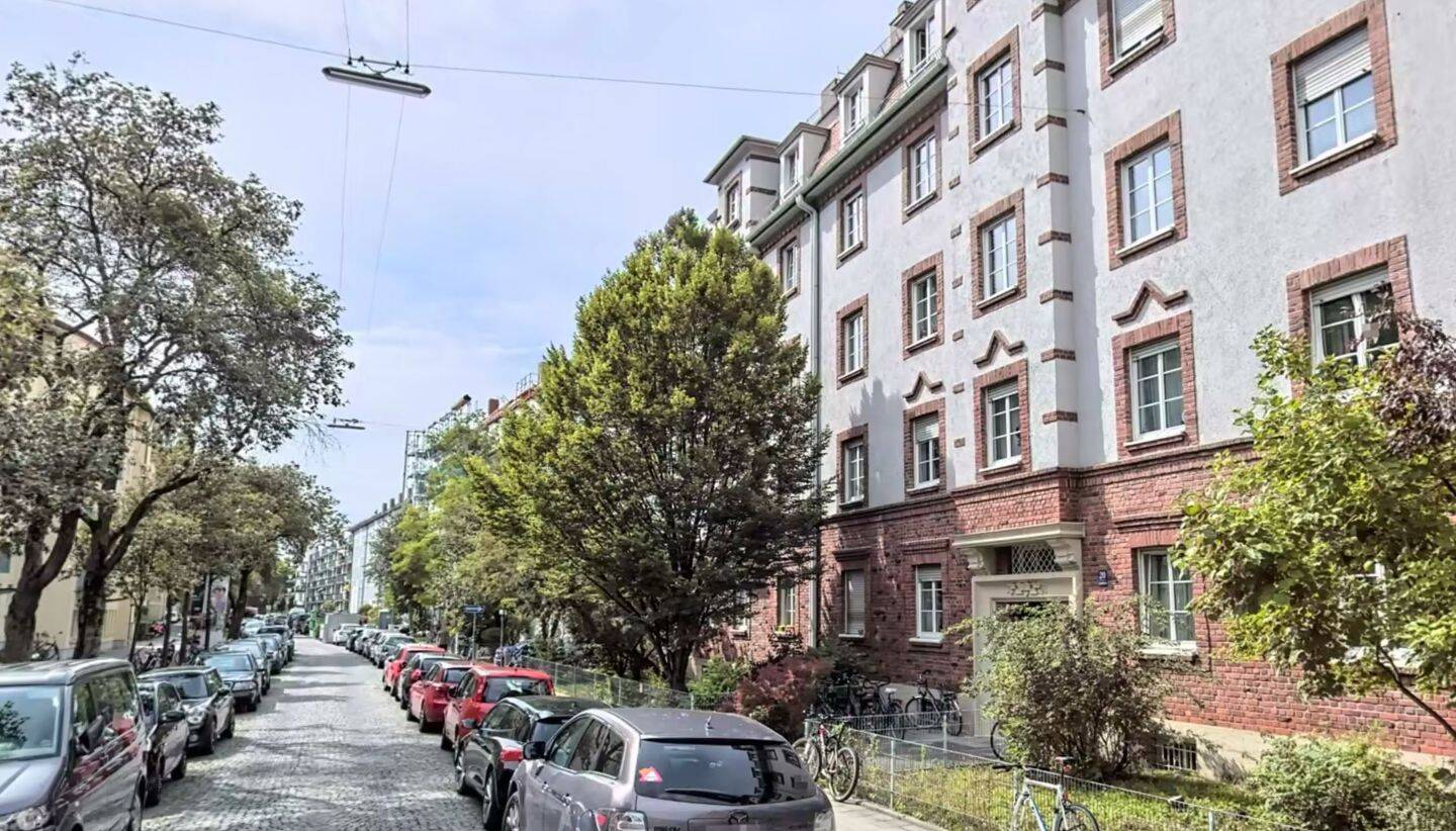 Top-Lage! Denkmalschutz Erstbezug nach Sanierung: 3.5-Zi-Wohnung mit Balkon in München-Laim