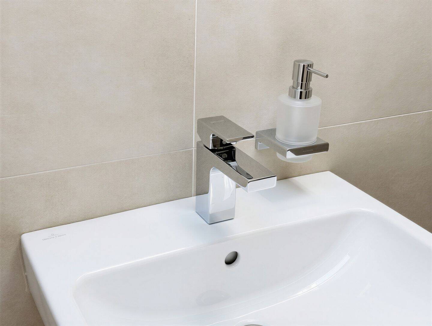 Neu & In Modernisierung! Sonniger Balkon I Tageslichtbad mit Badewanne I moderne Einbauküche