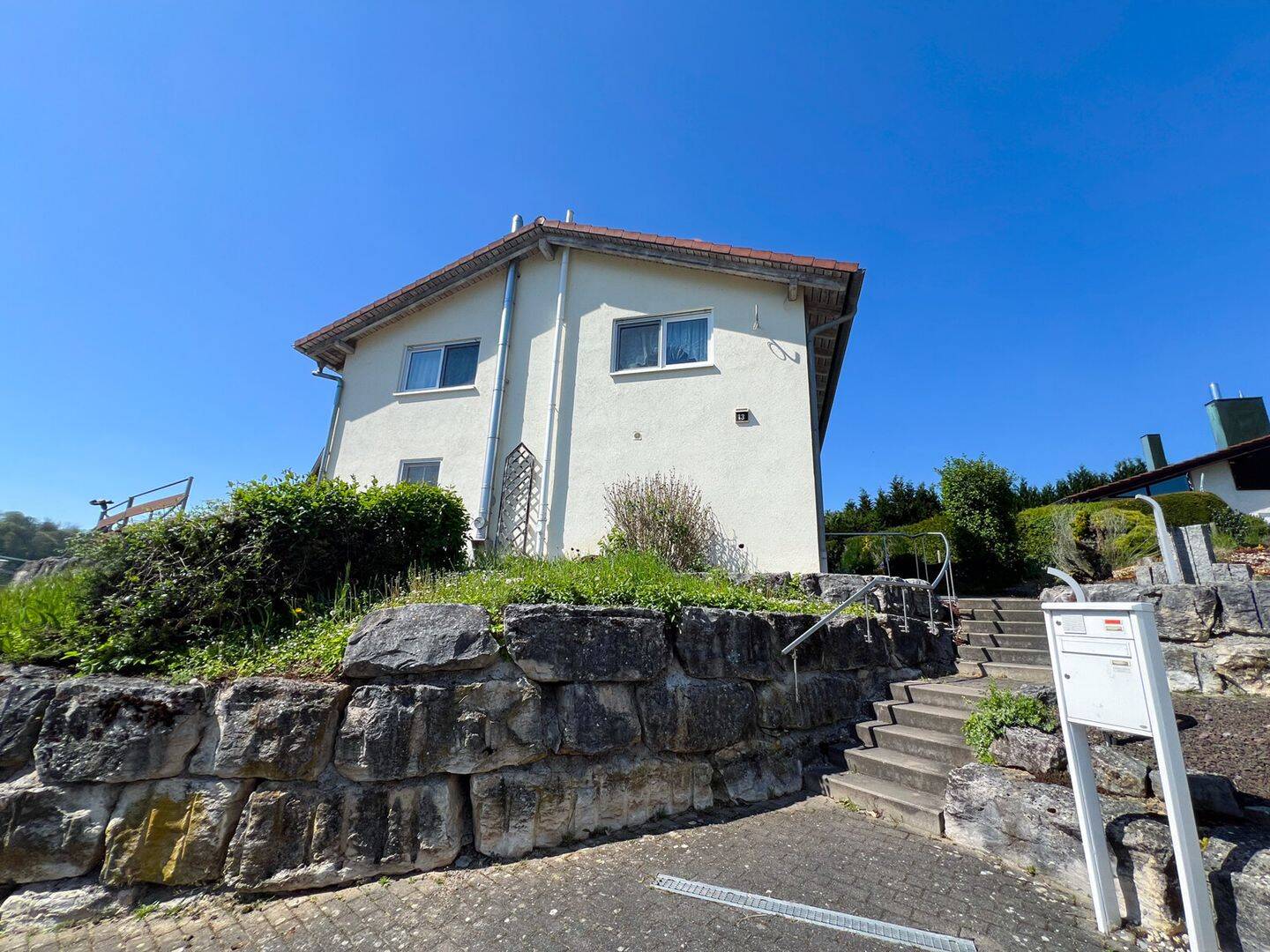 Einfamilienhaus mit traumhaftem Garten in ruhiger Lage – Forchtenberg – Bild 1 von 9
