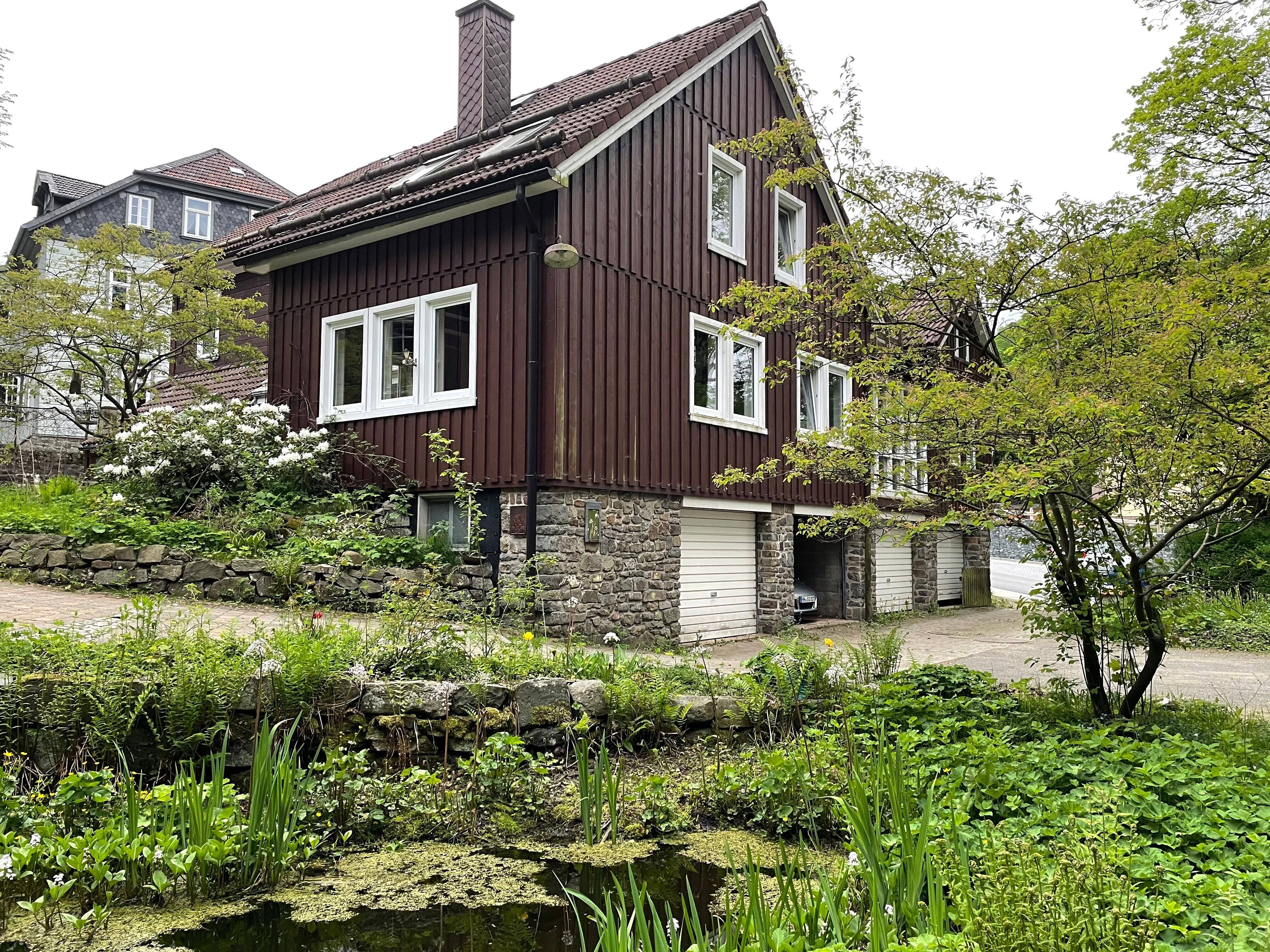 Große 8-Zimmer Wohnung mit Wintergarten, Kamin, Garage, Sauna und Garten