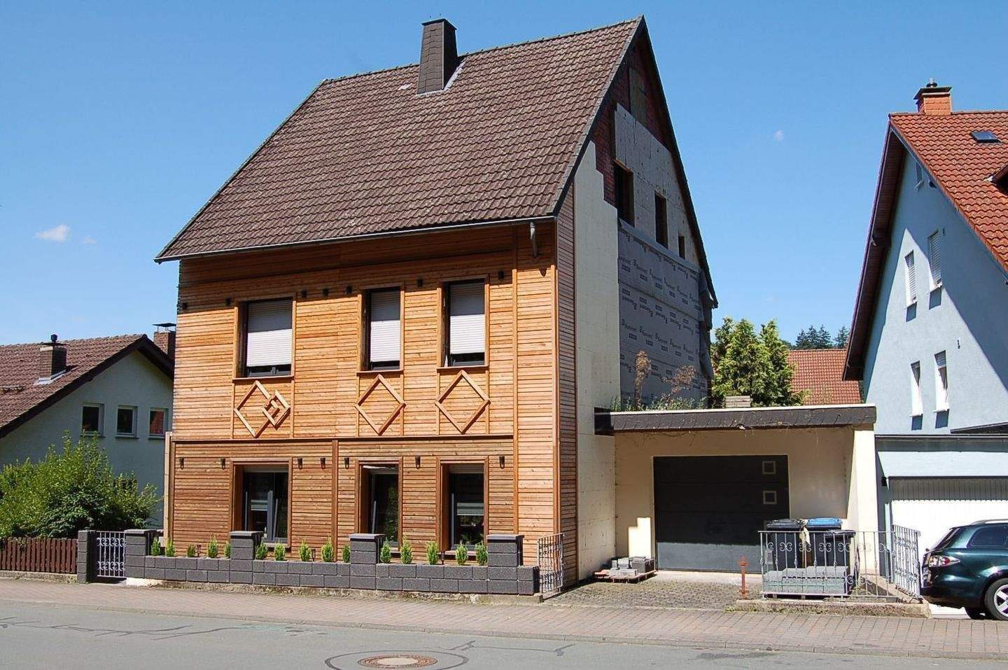 Schnäppchen zum Ausbauen: bezugsfertiges, zentrumsnahes Einfamilienhaus – Marsberg – Bild 1 von 9