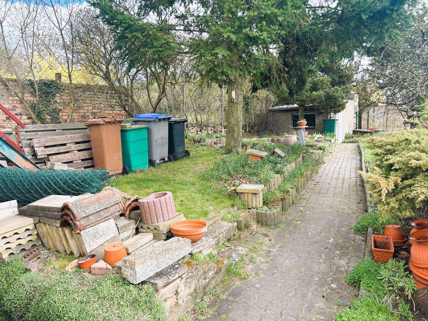 Charmantes Einfamilienhaus mit rustikalem Flair, Gartenidylle und viel Gestaltungspotenzial in Wettin-Löbejün! – Wettin-Löbejün – Vorschaubild 8
