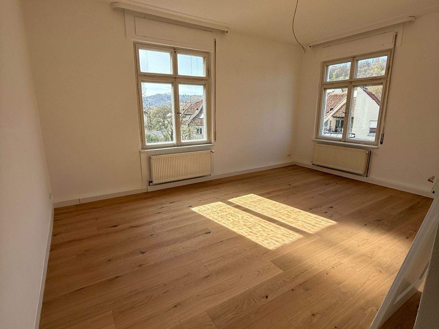 Erstbezug nach Komplettsanierung – Familienfreundliche 4-Zimmer-Wohnung mit Loggia mitten in Essling