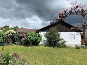 Winkelbungalow mit Wohlfühlcharakter | Ruhige Lage, schöner Garten, viel Platz – 97080 Würzburg – Vorschaubild 3