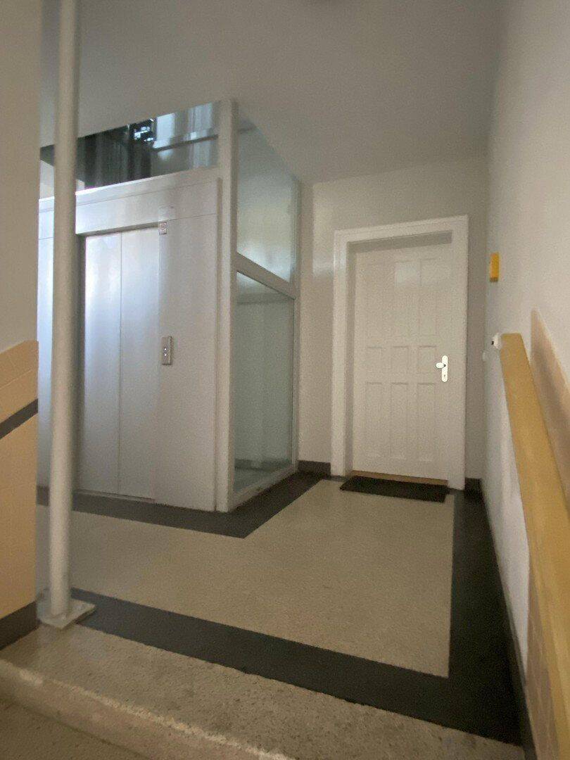 2 Zimmer Wohnung im sanierten Altbau in Neuhausen (teilmöbliert) – München – Vorschaubild 4