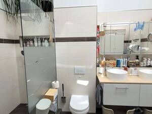 Einziehen und Wohlfühlen: Neuwertiges, sehr schickes Reiheneckhaus ganz in der Nähe des neuen Siemens-Campus – 91058 Erlangen – Vorschaubild 6