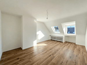 Oberkassel: Erstbezug nach Sanierung - lichtverwöhnte 2-Zimmer-Wohnung mit Balkon und Einbauküche! – 40545 Düsseldorf – Vorschaubild 2