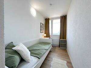 ?? Möbliertes Zimmer frei in moderner 5er-WG - Mainstraße 121, Offenbach am Main! - ab dem 01.08 – 63065 Offenbach am Main – Vorschaubild 1