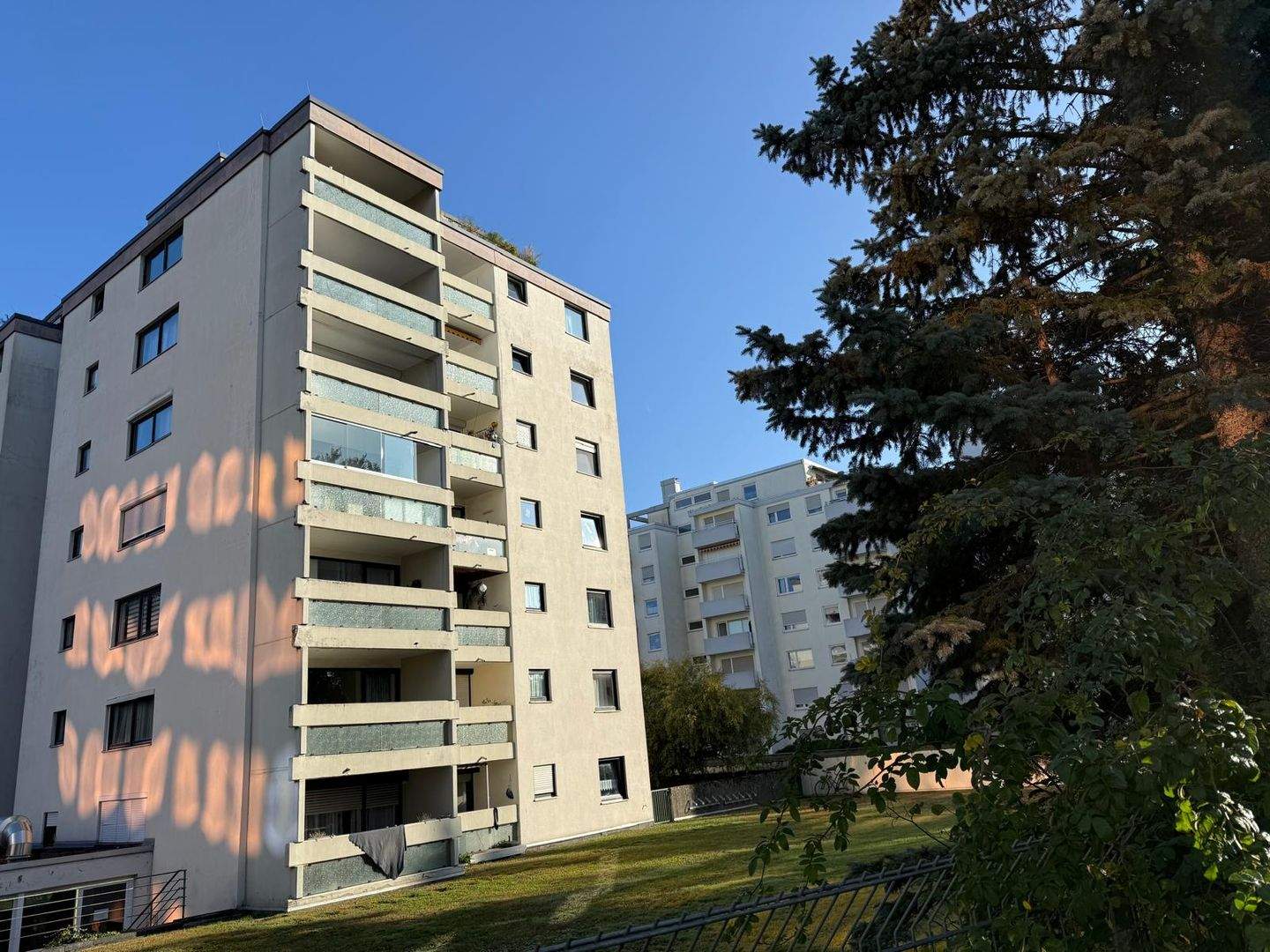 Beste Stadtlage, Sachsenweg, Saarbrücken, komfortable ETW-Wohnung mit Garage und Pool im Haus