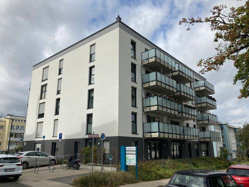 **Großzügige und helle 4 Raum Wohnung**